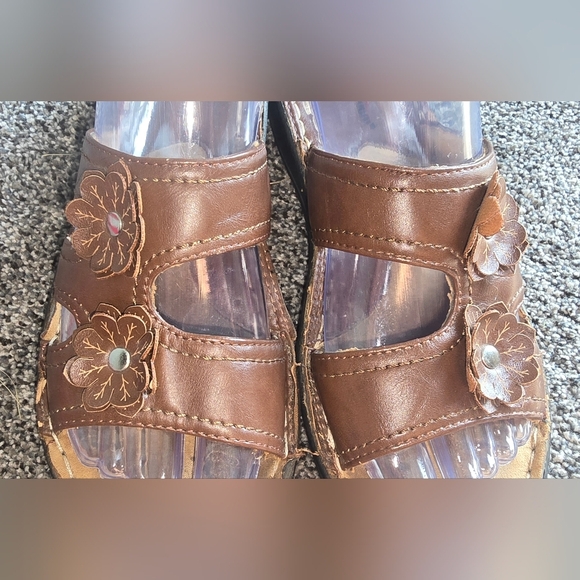 Shaboom Women's FlowerSlide Brown Sandals Size 6 - Picture 4 of 9